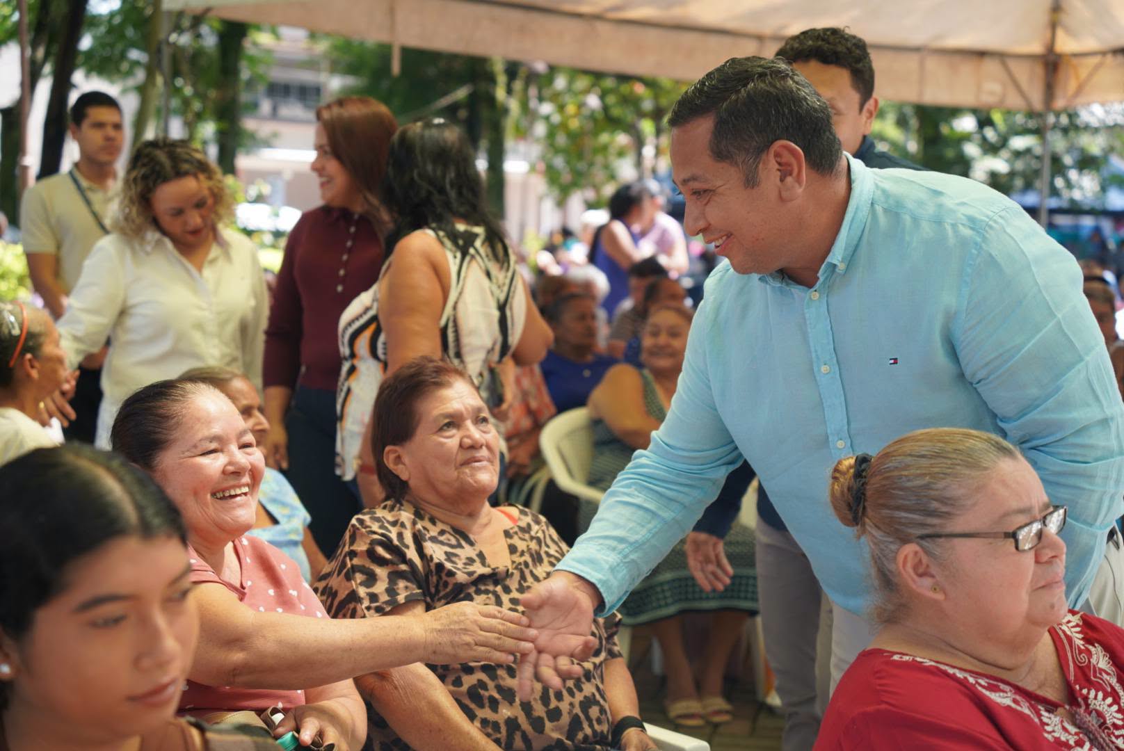 Alcalde con la comunidad